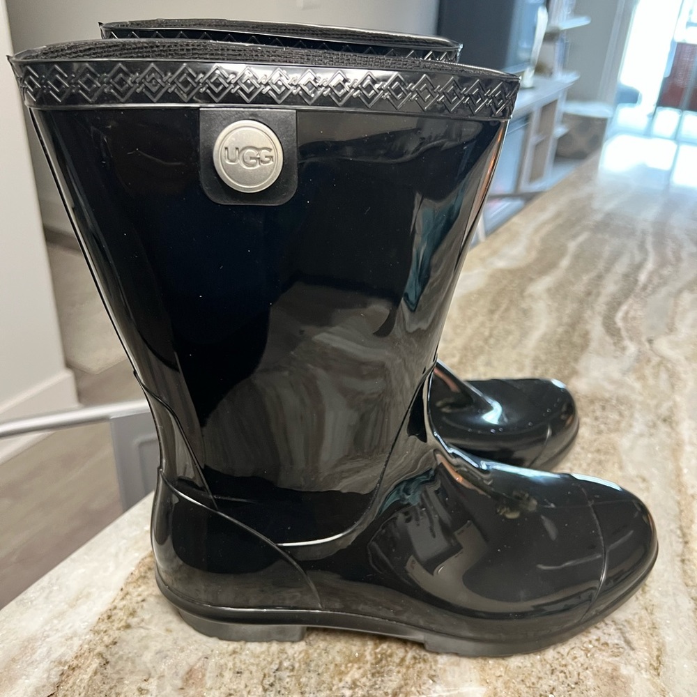 UGG Black Shiny Rain Boots Size 8